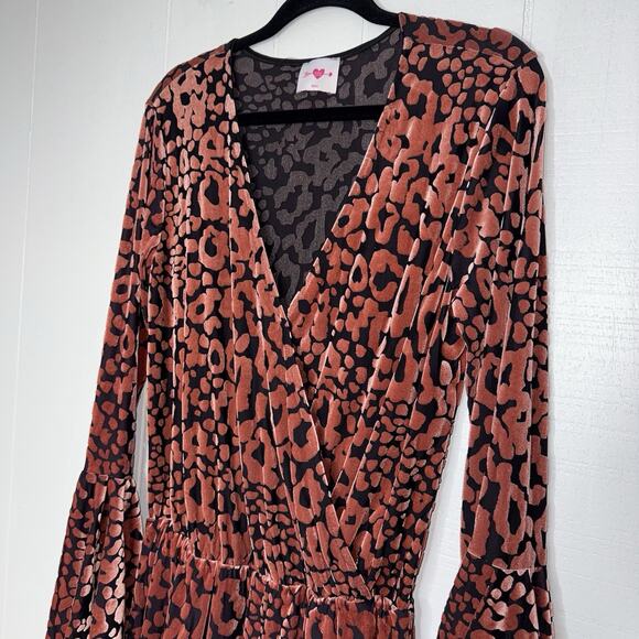 Buddy Love Women’s Velvet Leopard Print Romper Boho Flare Sleeve Mauve Size S - Picture 3 of 6